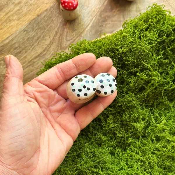 grzybki para białe kapelusze w kropki