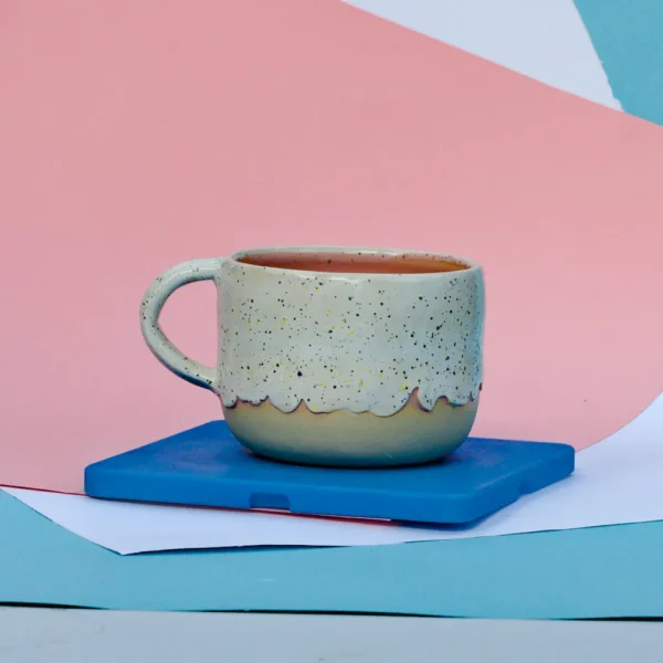 kubek falbanka drobne piegi